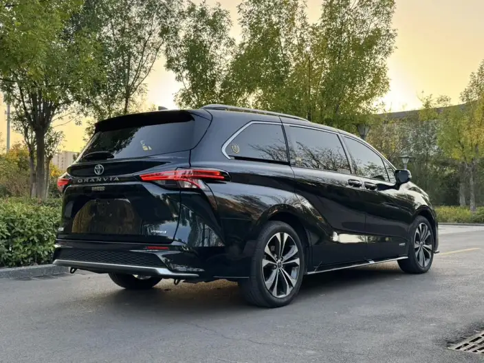 Granvia 2022 Model 2.5L Hybrid Ultimate Edition – фото 6