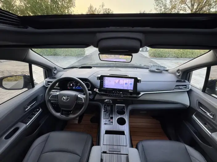 Granvia 2022 Model 2.5L Hybrid Ultimate Edition – фото 7