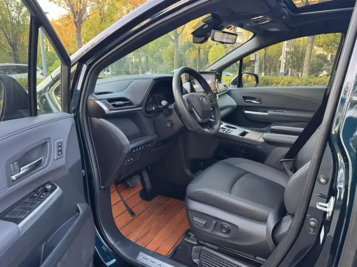Granvia 2022 Model 2.5L Hybrid Ultimate Edition – фото 9