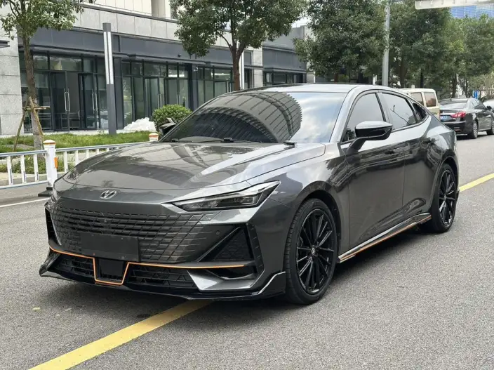 Changan UNI-V 2022 Model 1.5T Sports Edition – фото 1