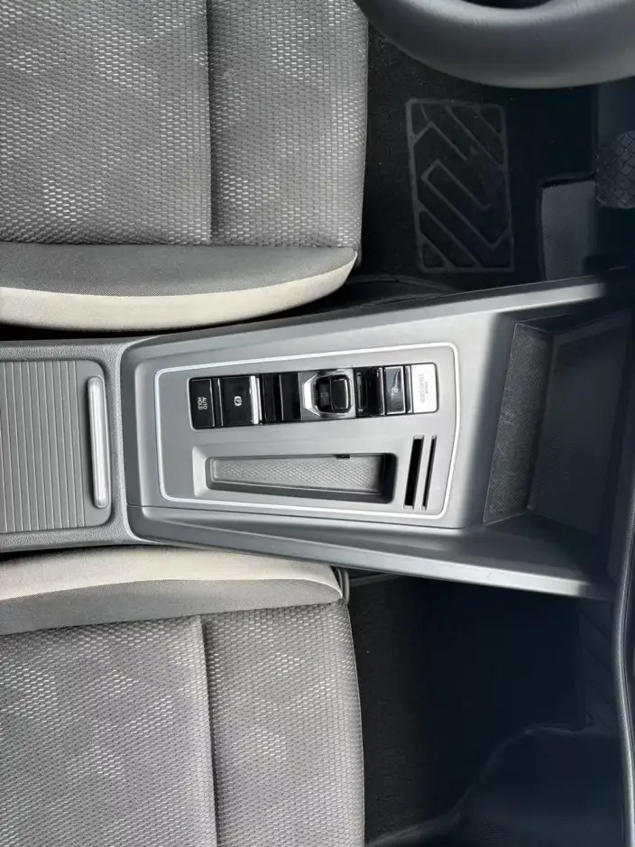 Volkswagen Golf 2023 Model 200TSI DSG – фото 9