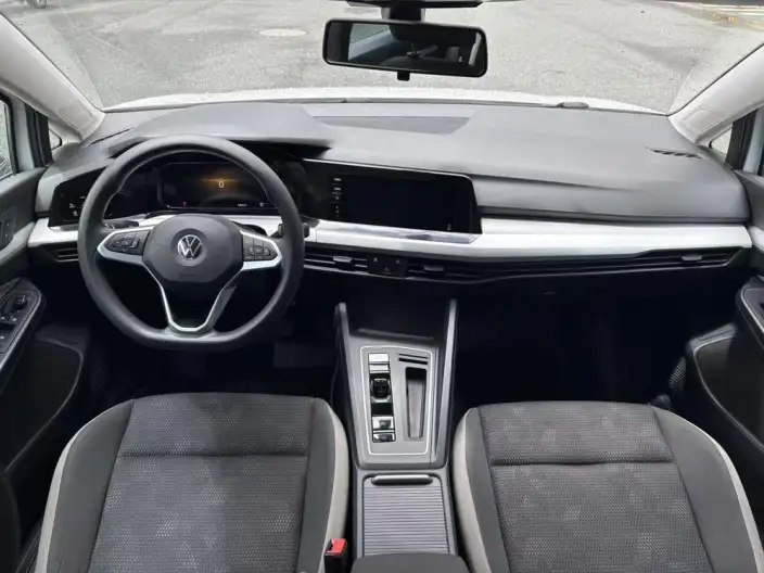 Volkswagen Golf 2023 Model 200TSI DSG – фото 10