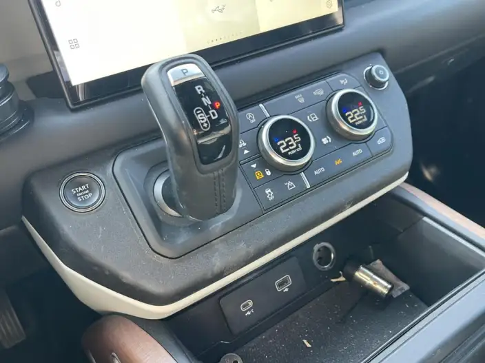 Land Rover Defender 2024 Model 110 3.0T P400 X-Dynamic HSE – фото 8