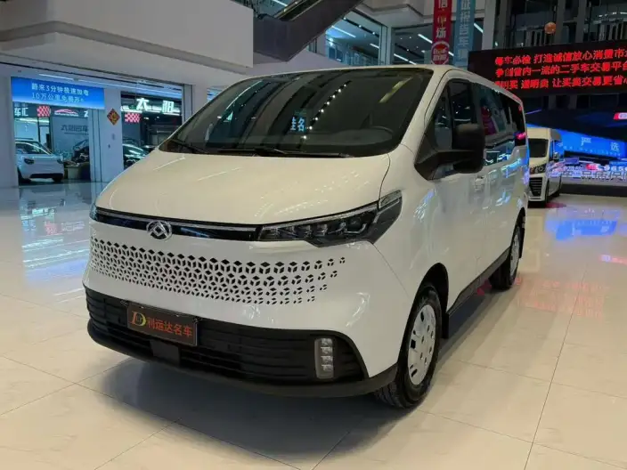 Maxus V70 2023 Model 2.0T Diesel Manual Elite Edition Short axis Low top 5/6 seat 125Ps
