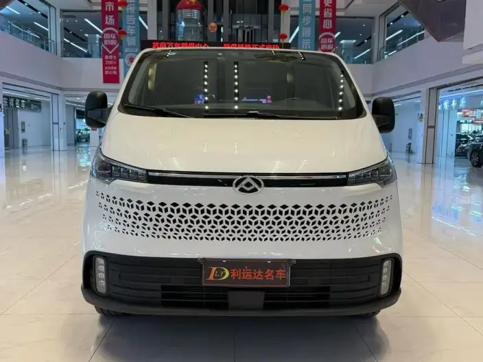 Maxus V70 2023 Model 2.0T Diesel Manual Elite Edition Short axis Low top 5/6 seat 125Ps