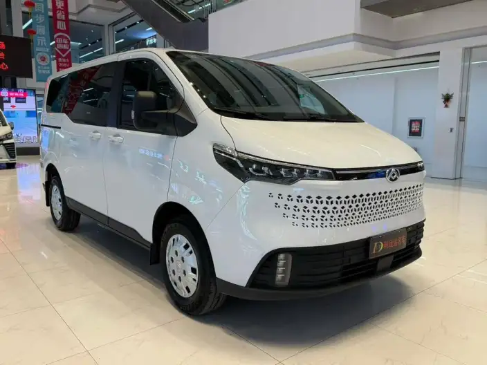 Maxus V70 2023 Model 2.0T Diesel Manual Elite Edition Short axis Low top 5/6 seat 125Ps