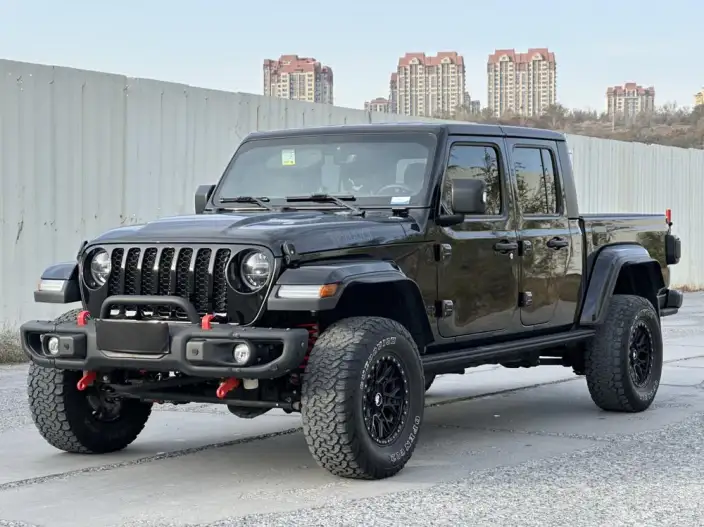 Gladiator 2023 Model 3.6L Overland – фото 1