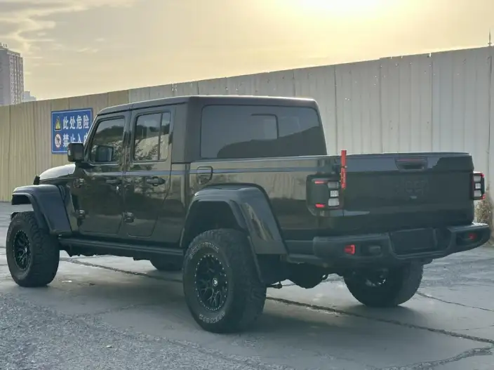 Gladiator 2023 Model 3.6L Overland – фото 4