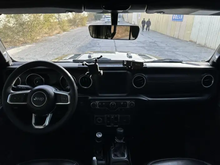 Gladiator 2023 Model 3.6L Overland – фото 7