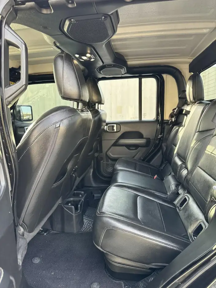 Gladiator 2023 Model 3.6L Overland – фото 9