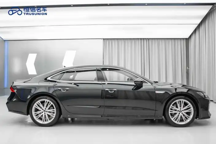 Audi A7 L 2024 Model 45 TFSI quattro Luxury Model – фото 7