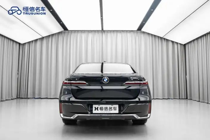 BMW 7 Series 2023 Model 735Li Luxury Set – фото 5