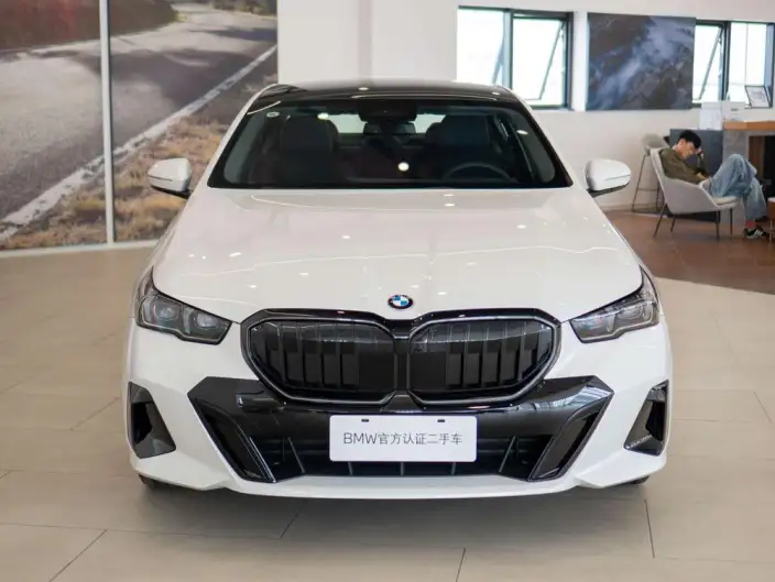 BMW 5 Series 2026 Model 530Li Exclusive Model M Sports Set – фото 2