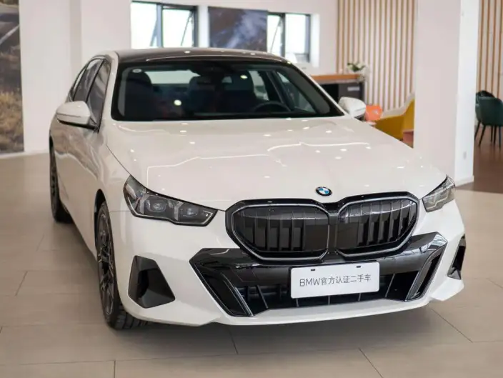 BMW 5 Series 2026 Model 530Li Exclusive Model M Sports Set – фото 3