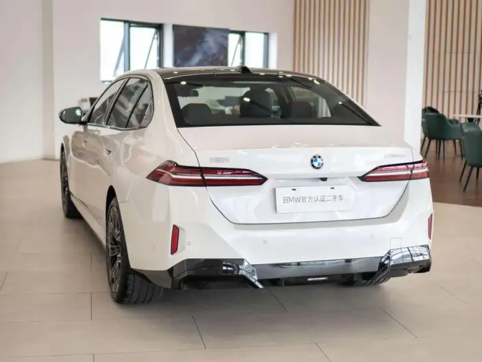 BMW 5 Series 2026 Model 530Li Exclusive Model M Sports Set – фото 4
