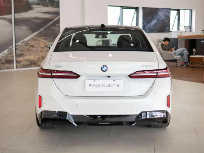 BMW 5 Series 2026 Model 530Li Exclusive Model M Sports Set – фото 5