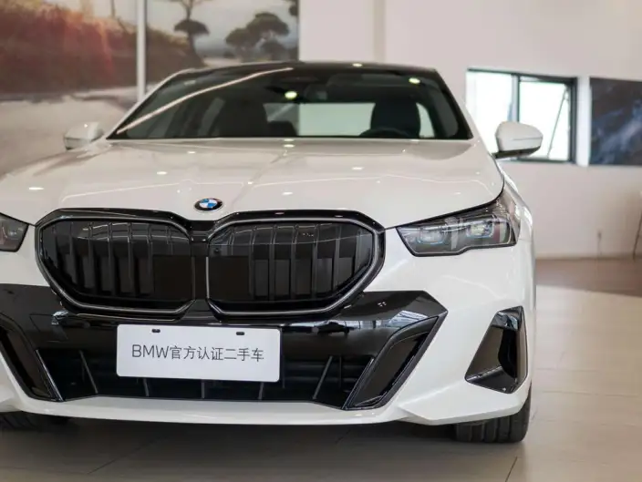 BMW 5 Series 2026 Model 530Li Exclusive Model M Sports Set – фото 8