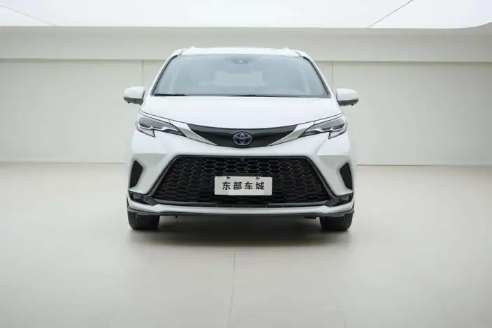 Toyota Sienna 2021 Model 2.5L Hybrid Deluxe Edition – фото 2