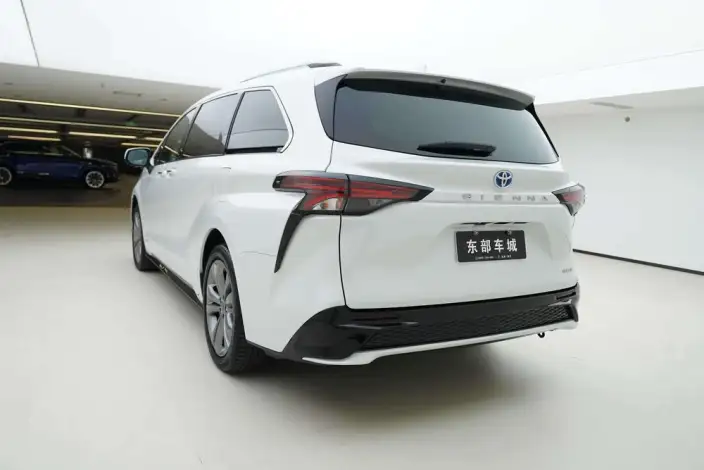 Toyota Sienna 2021 Model 2.5L Hybrid Deluxe Edition – фото 4