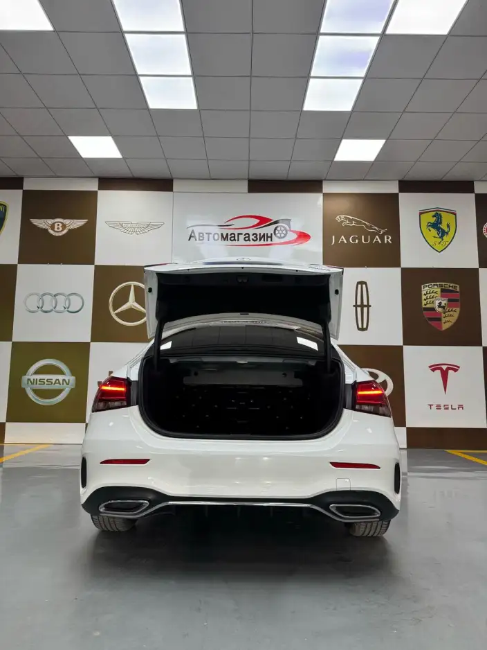 Mercedes-Benz A-class 2022 Model A 180 L Sports sedan – фото 10