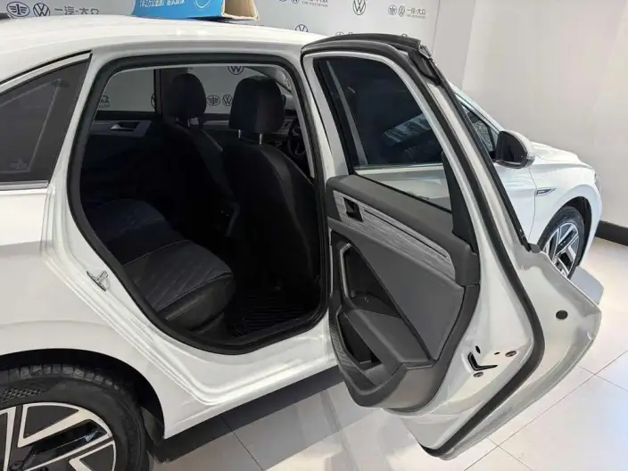 Volkswagen Sagitar 2023 Model 300TSI DSG Beyond Edition – фото 9