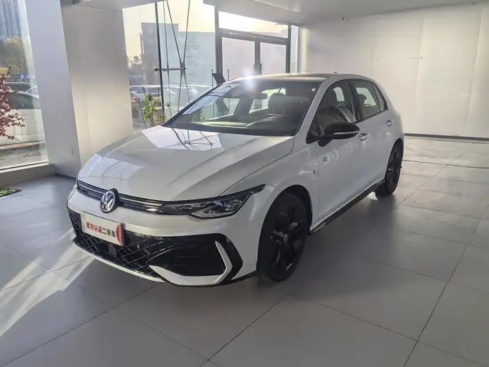 Volkswagen Golf 2025 Model 300TSI R-Line – фото 1