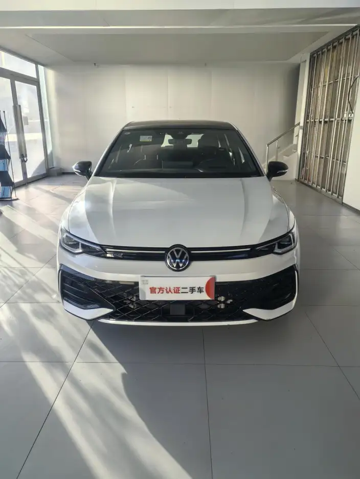 Volkswagen Golf 2025 Model 300TSI R-Line – фото 2