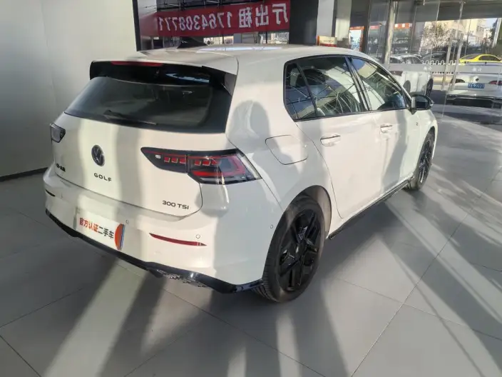 Volkswagen Golf 2025 Model 300TSI R-Line – фото 6