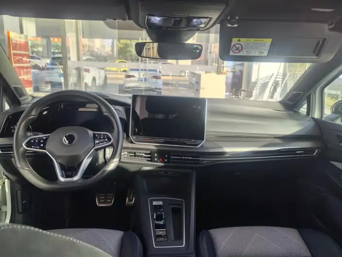 Volkswagen Golf 2025 Model 300TSI R-Line – фото 7