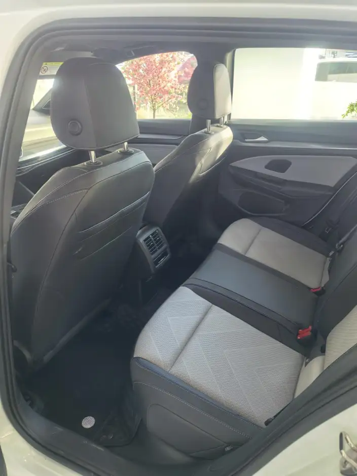 Volkswagen Golf 2025 Model 300TSI R-Line – фото 9