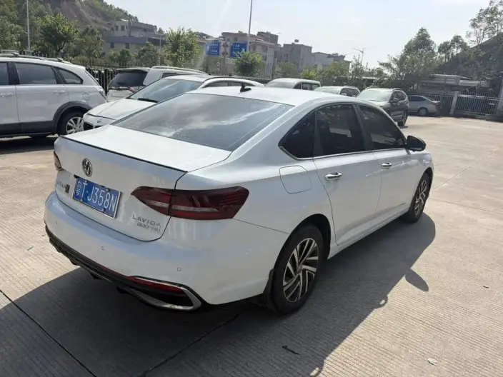 Volkswagen Lavida 2023 Model 300TSI DSG Starry Sky Manyi Edition – фото 5