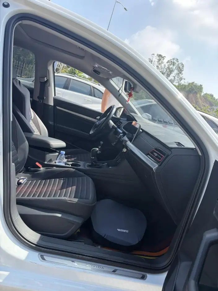 Volkswagen Lavida 2023 Model 300TSI DSG Starry Sky Manyi Edition – фото 9