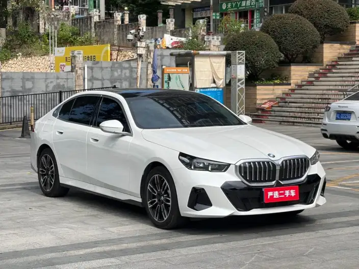 BMW 5 Series 2025 Model 530Li Leading Model M Sports Set – фото 3
