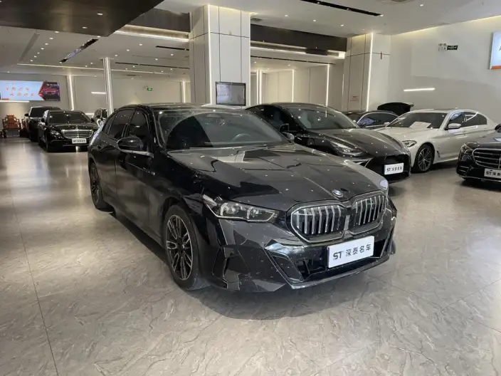BMW 5 Series 2024 Model 525Li M Sports Set – фото 3