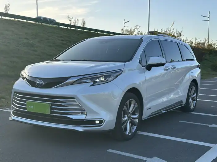 Toyota Sienna 2021 Model 2.5L Hybrid Platinum edition – фото 1