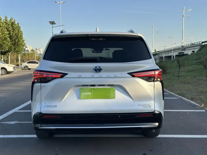 Toyota Sienna 2021 Model 2.5L Hybrid Platinum edition – фото 6