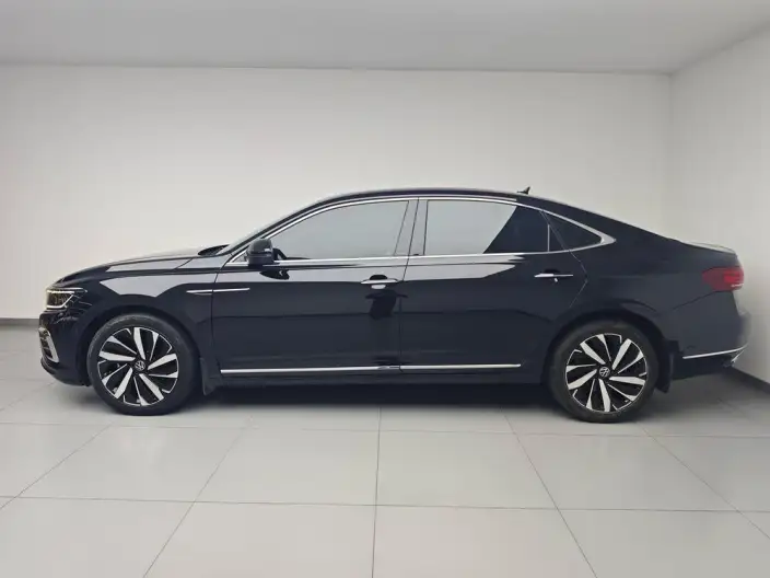Volkswagen Passat 2022 Model 330TSI Deluxe Edition – фото 4