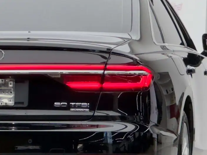 Audi A8 2022 Model A8L 50 TFSI quattro Comfort Model Collector Edition Edition – фото 5