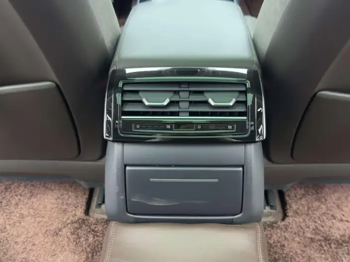 Audi A8 2022 Model A8L 50 TFSI quattro Comfort Model Collector Edition Edition – фото 7