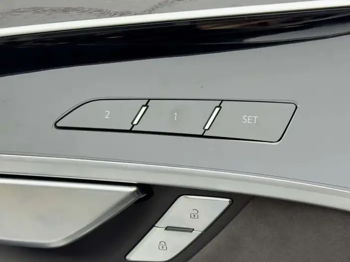 Audi A8 2022 Model A8L 50 TFSI quattro Comfort Model Collector Edition Edition – фото 8