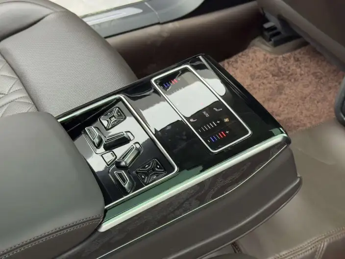 Audi A8 2022 Model A8L 50 TFSI quattro Comfort Model Collector Edition Edition – фото 9