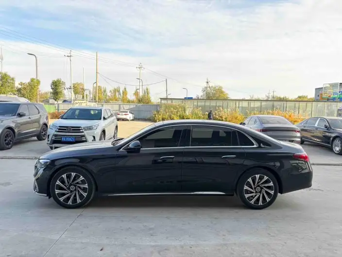 Mercedes-Benz E-Class 2024 Model E 300 L Luxury Model sedan – фото 3