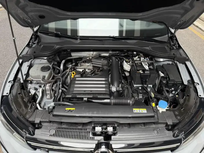 Volkswagen Golf 2023 Model 280TSI DSG R-Line Lite – фото 8