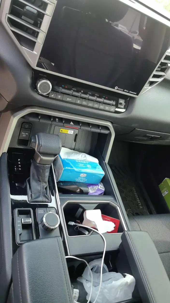 Tundra 2022 Model 3.5T Automatic 4WD 5 seat Parallel Imported – фото 9