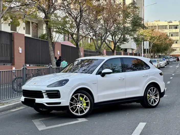 Cayenne E-Hybrid 2023 Model Cayenne E-Hybrid 2.0T – фото 1