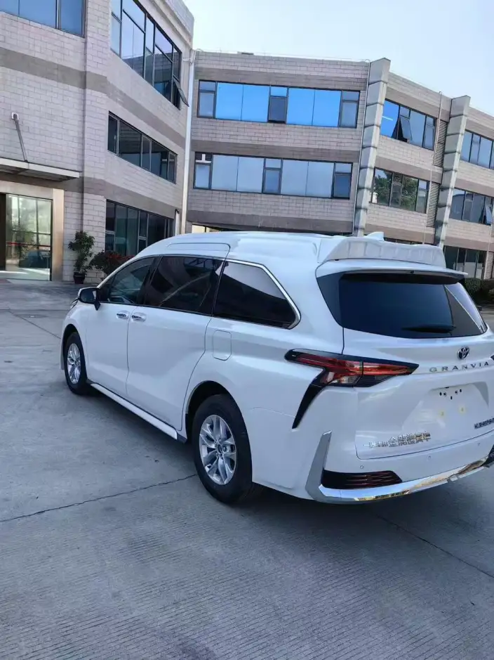 KING LONG Jinlong Toyota Sienna 2026 Model High top Edition – фото 3