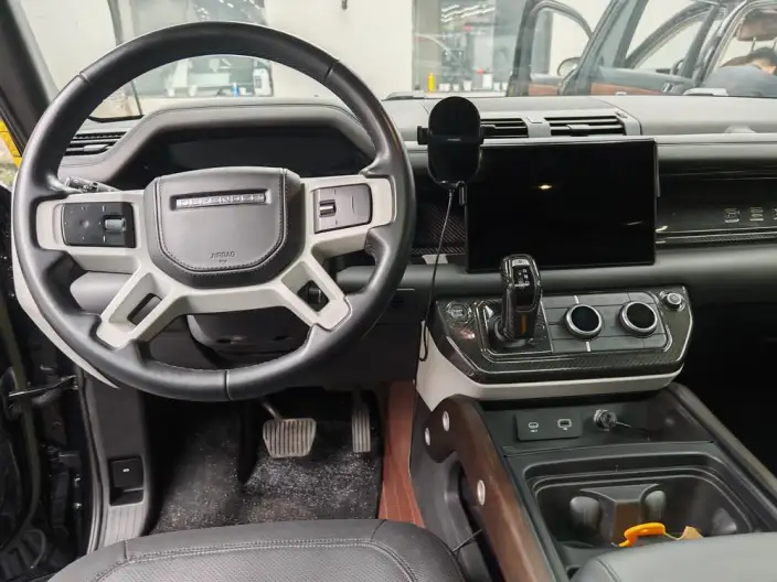 Land Rover Defender 2023 Model Facelift 110 P400 X-Dynamic HSE – фото 6