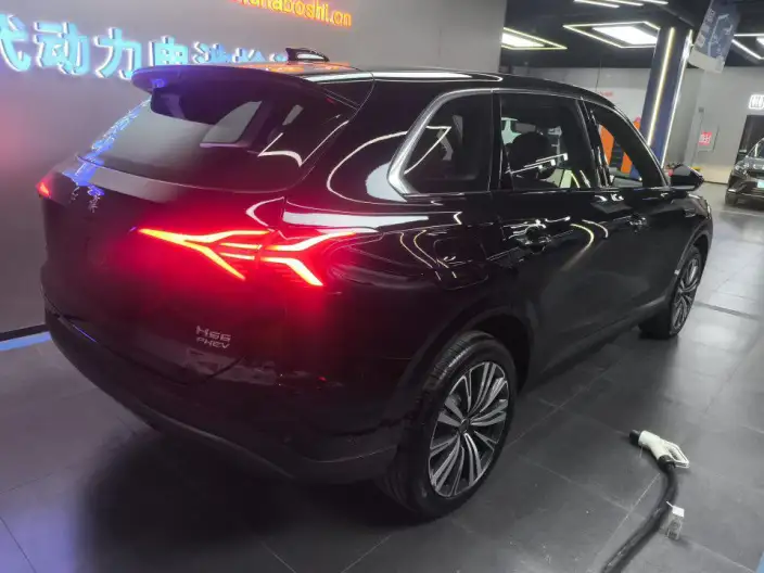 HONGQI HS6 PHEV 2026 Model 220 4WD Smart Hybrid Edition