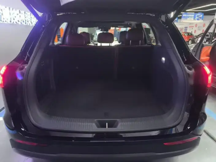 HONGQI HS6 PHEV 2026 Model 220 4WD Smart Hybrid Edition – фото 10
