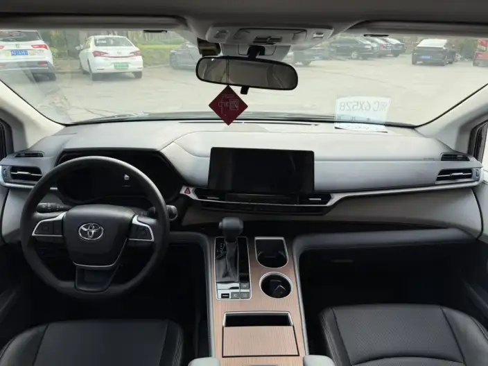 Toyota Sienna 2024 Model Hybrid 2.5L Comfort Edition – фото 8